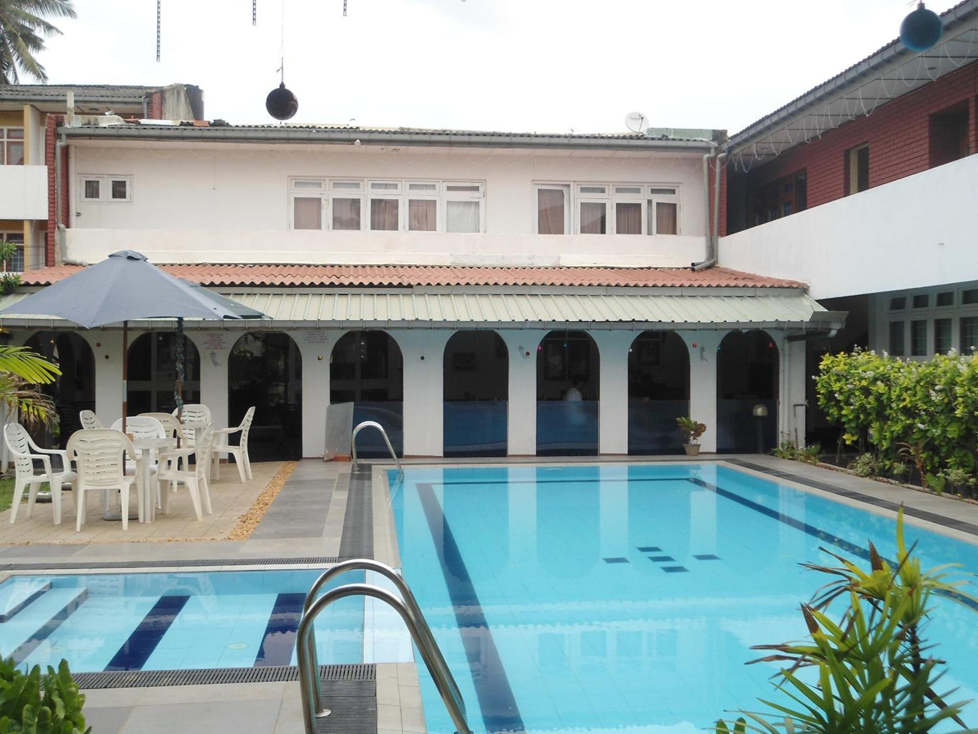 Ranveli Beach Hotel Dehiwala-Mount Lavinia Exterior foto