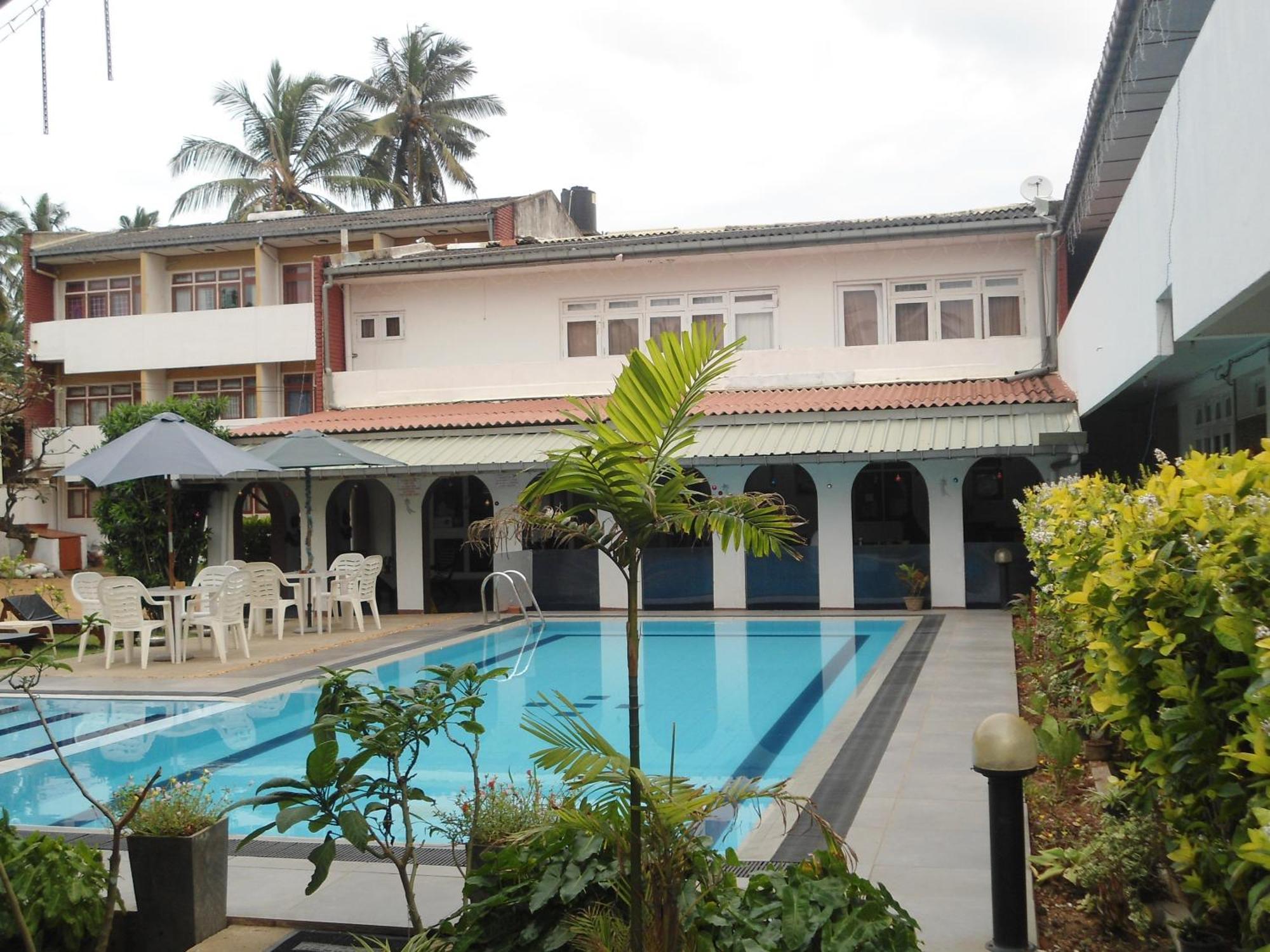 Ranveli Beach Hotel Dehiwala-Mount Lavinia Exterior foto