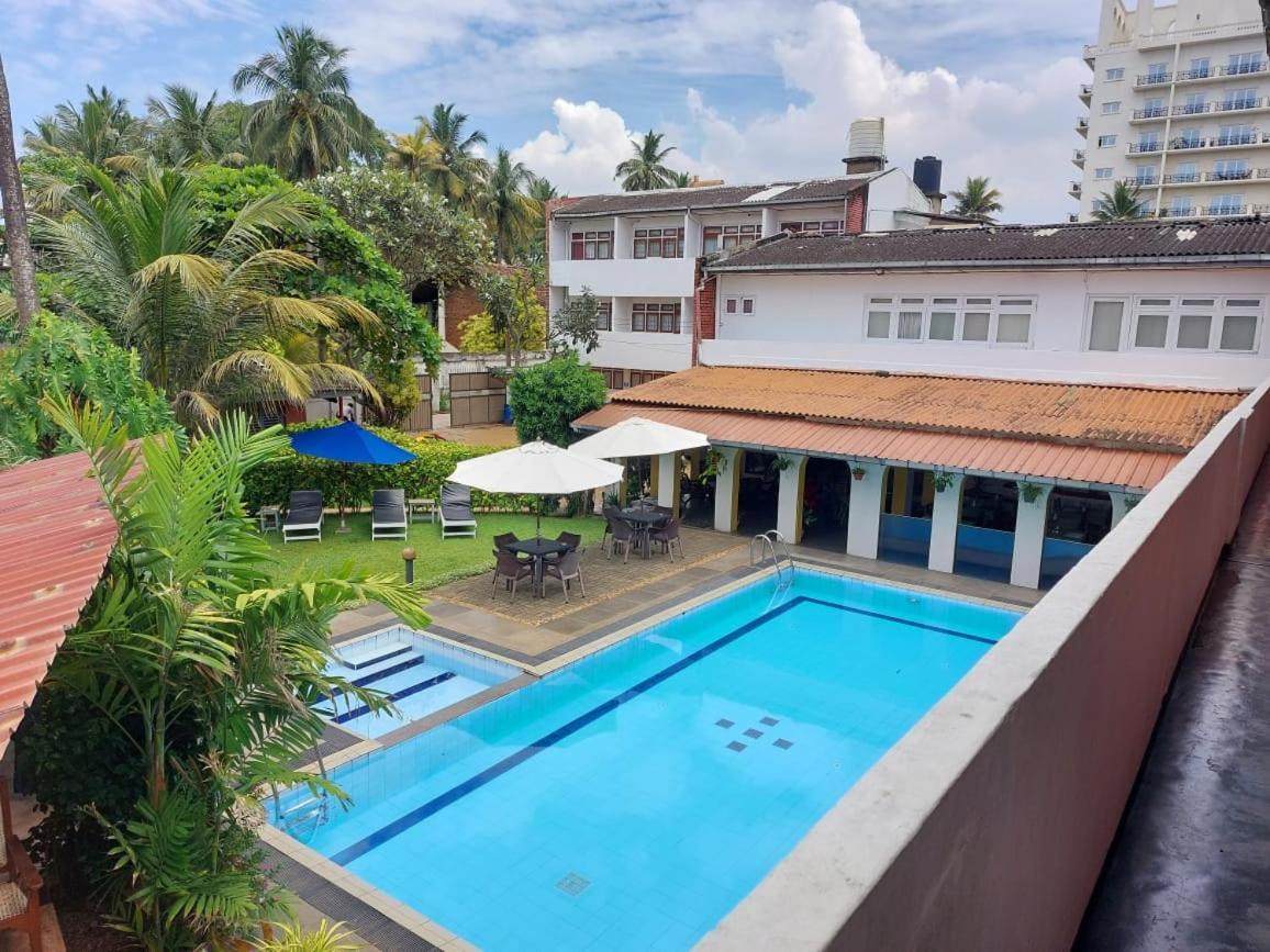 Ranveli Beach Hotel Dehiwala-Mount Lavinia Exterior foto